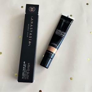Anastasia Beverly Hills liquid glow highlighter